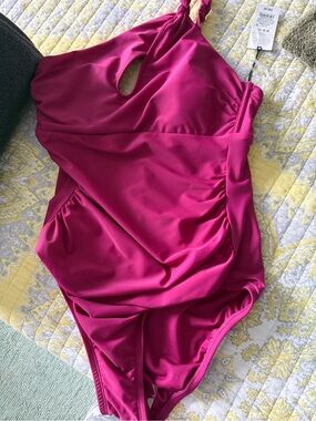 Shade & Shore Girls' Fuchsia One-Piece Swimsuit with Twist Strap